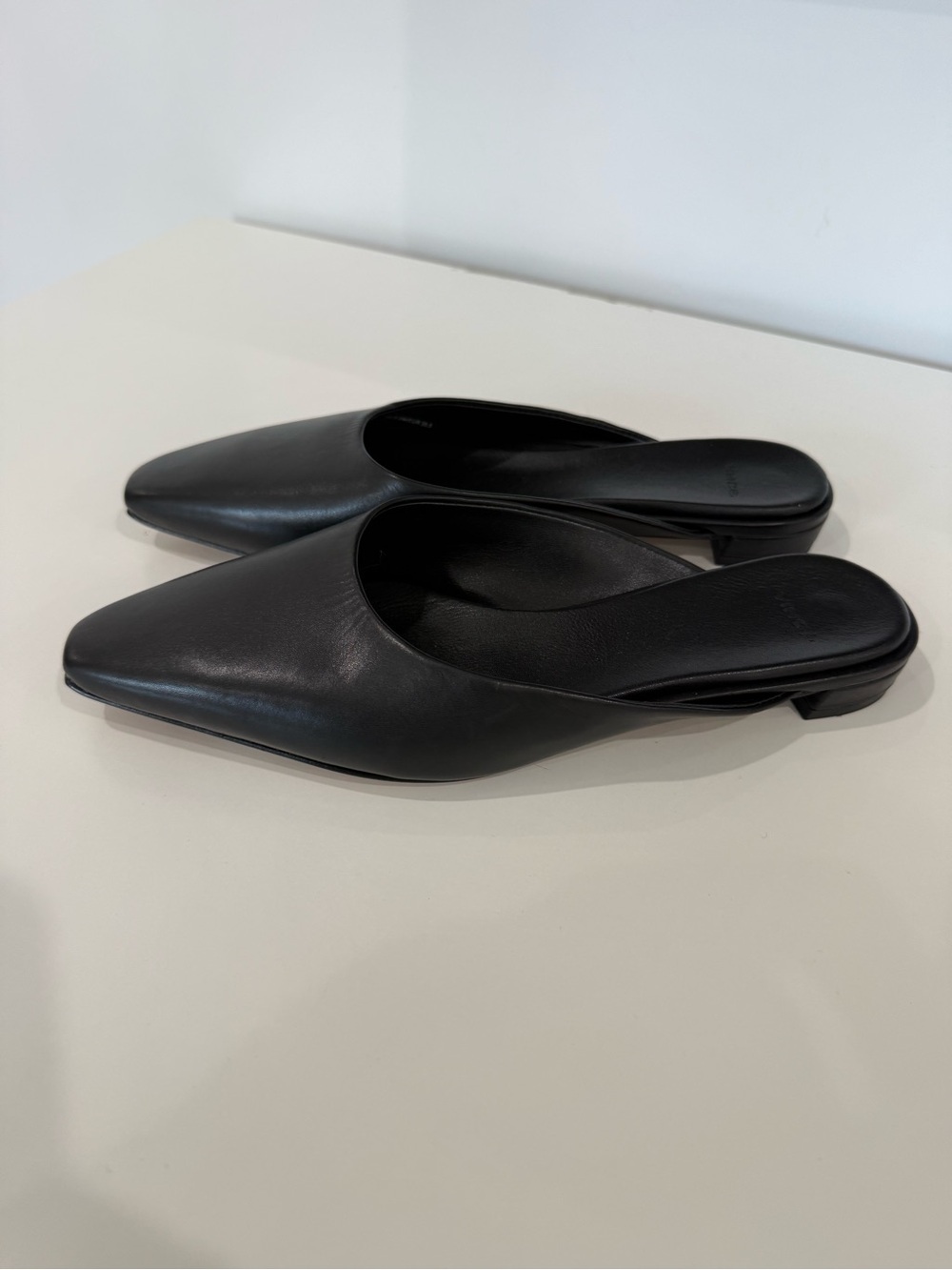 NWOB VINCE Black Leather loaders Flats - Women's size 5.5 - Picture 4 of 5